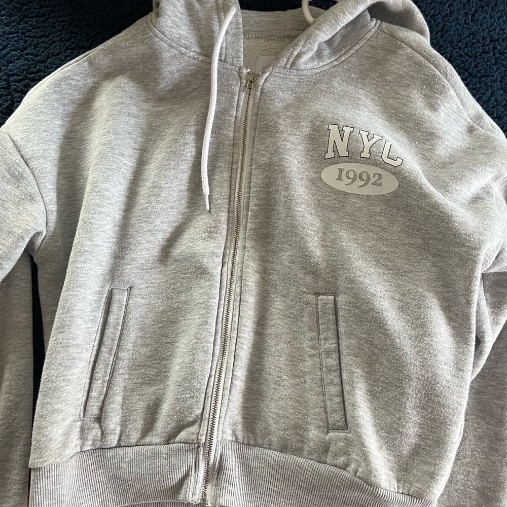 Cropped Zip up gray hoodie